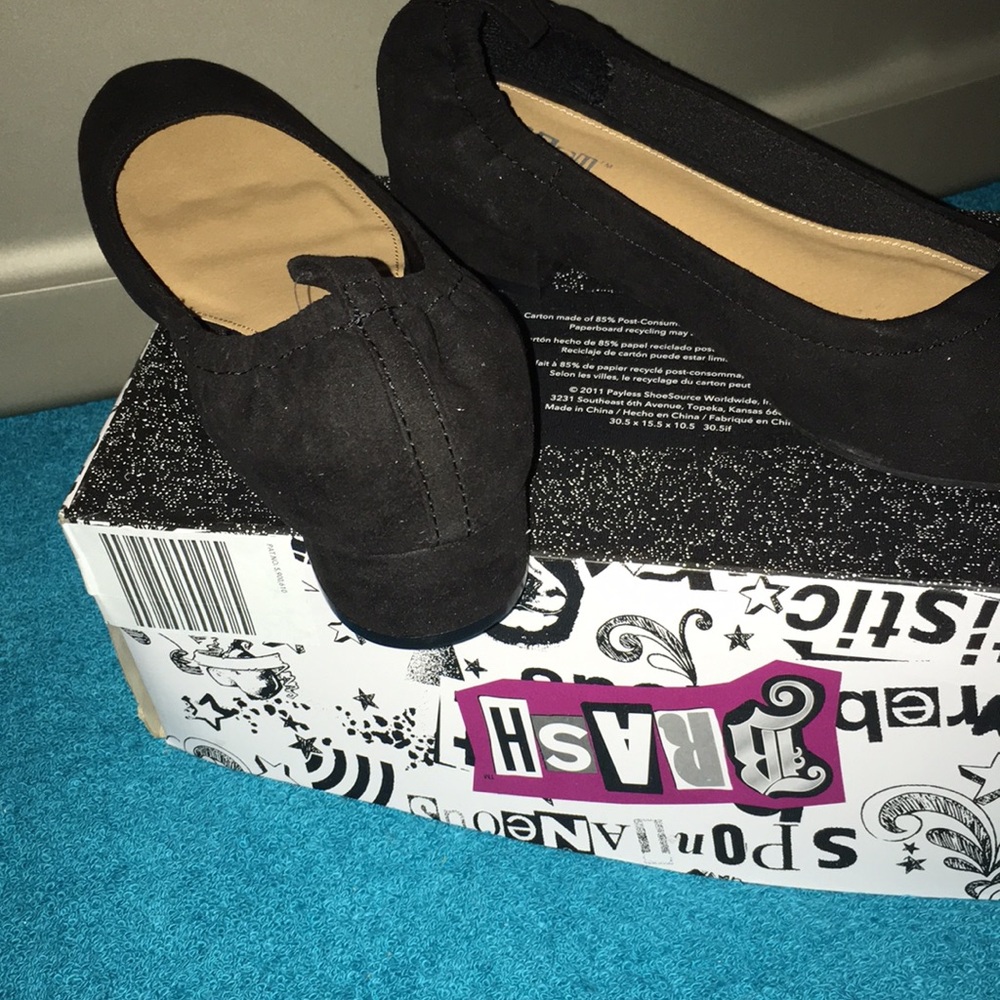 🌹🌹Gorgeous NWT Suede Black Beauty 1-2” Heels - Picture 5 of 5